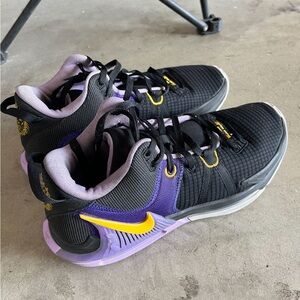 Nike LeBron James witness 7